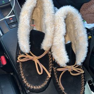 Minnetonka Alpine Genuine Shearling Slipper (Women)